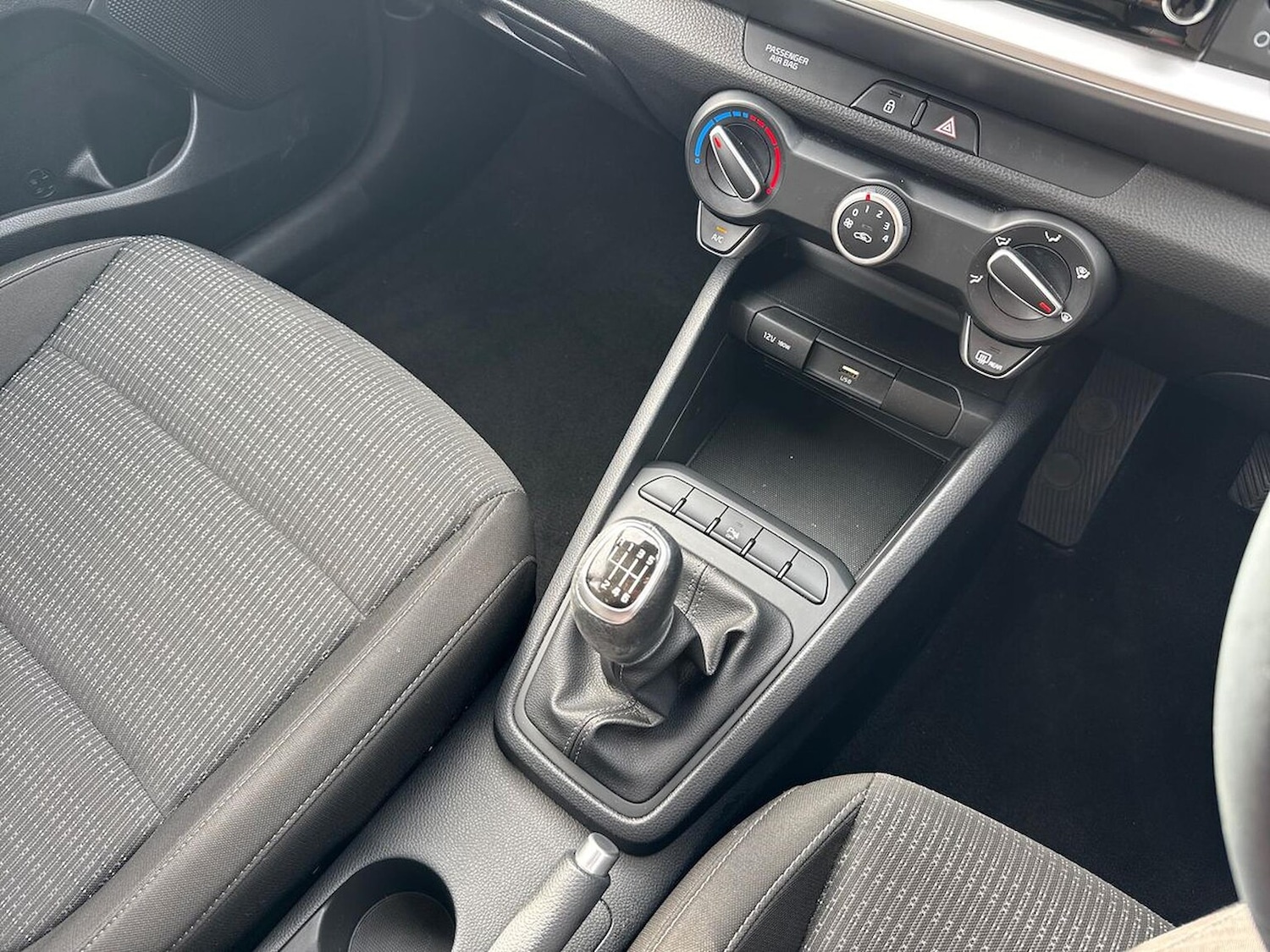 Used Kia Stonic 2023 for sale - 76666181: Photo 13