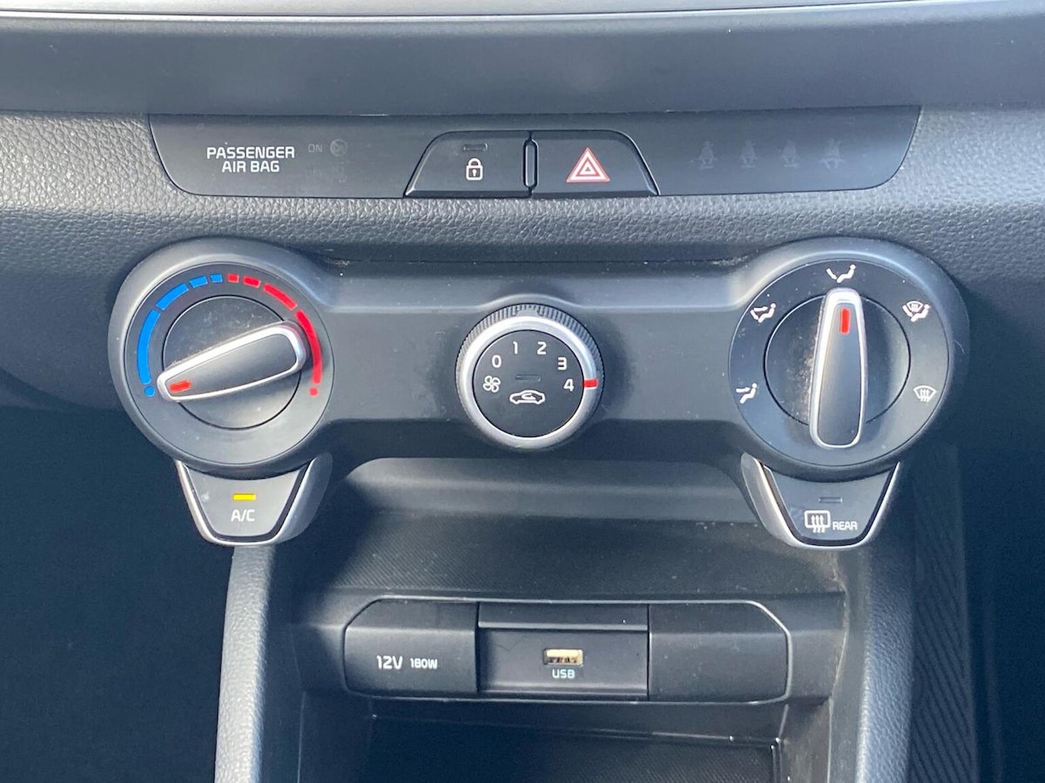 Used Kia Stonic 2023 for sale - 78195855: Photo 12