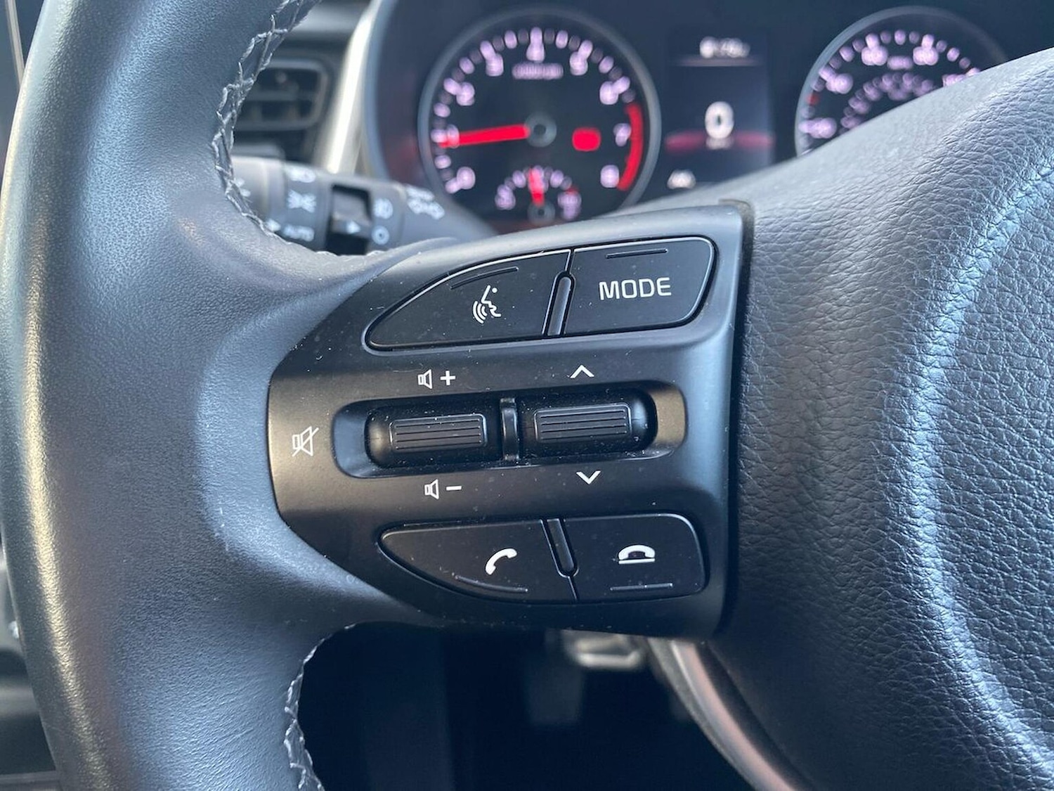 Used Kia Stonic 2023 for sale - 78195855: Photo 24