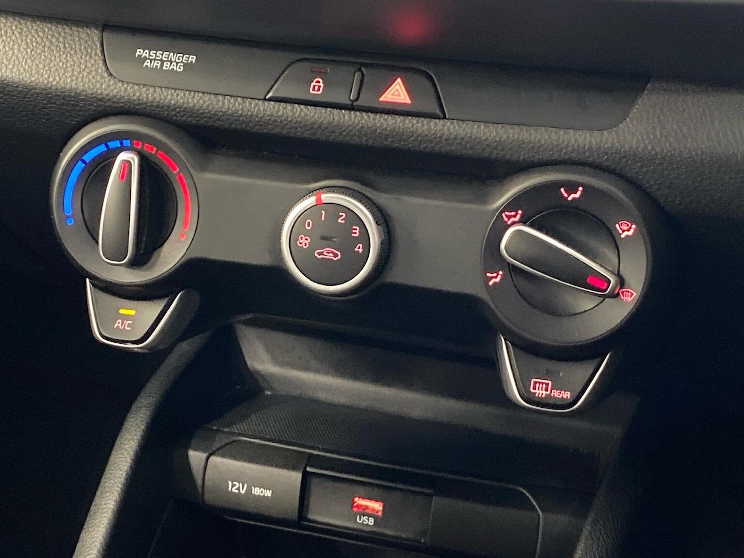 Used Kia Stonic 2021 for sale - 76892177: Photo 12