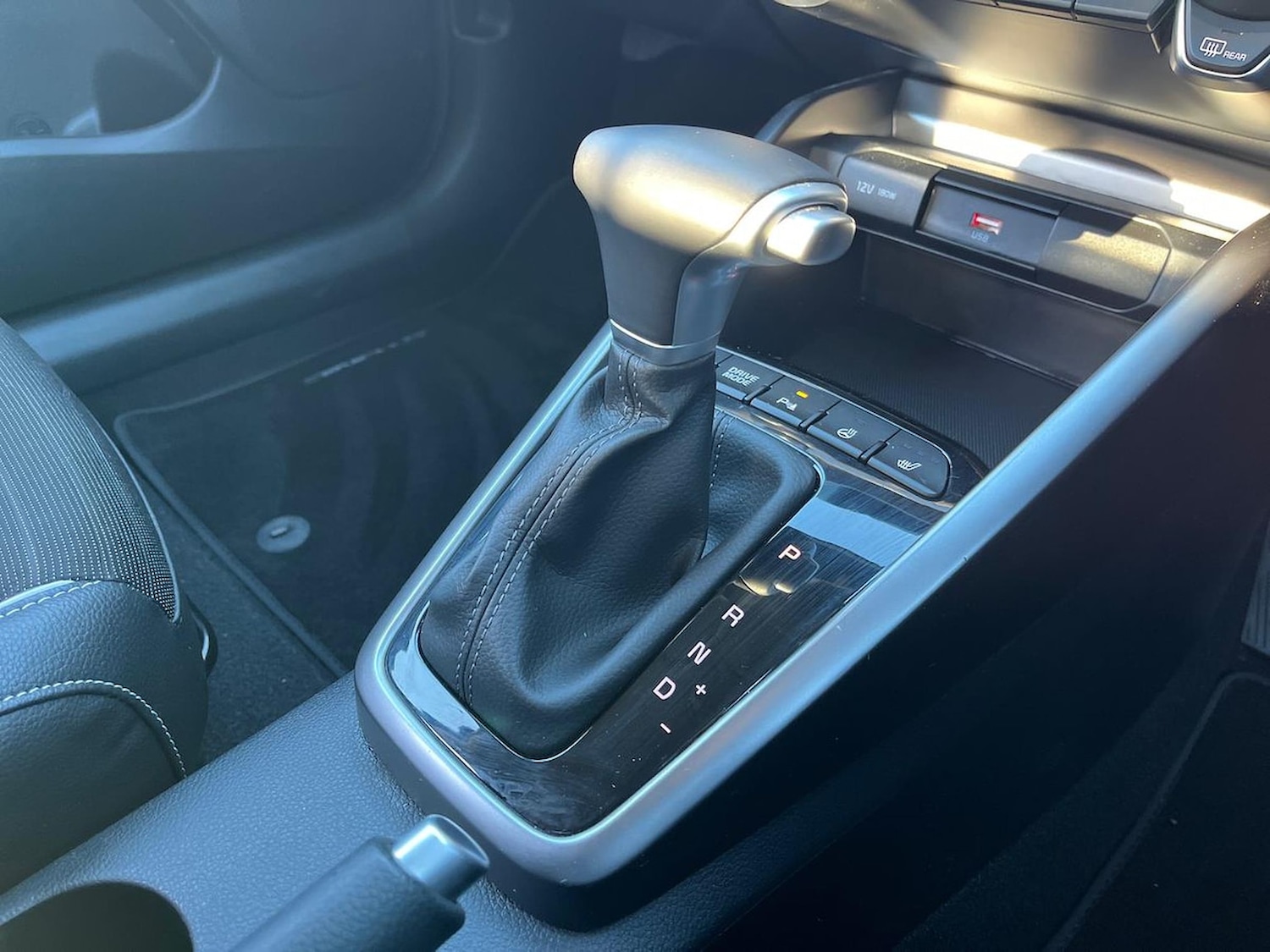 Used Kia Stonic 2024 for sale - 76627907: Photo 13