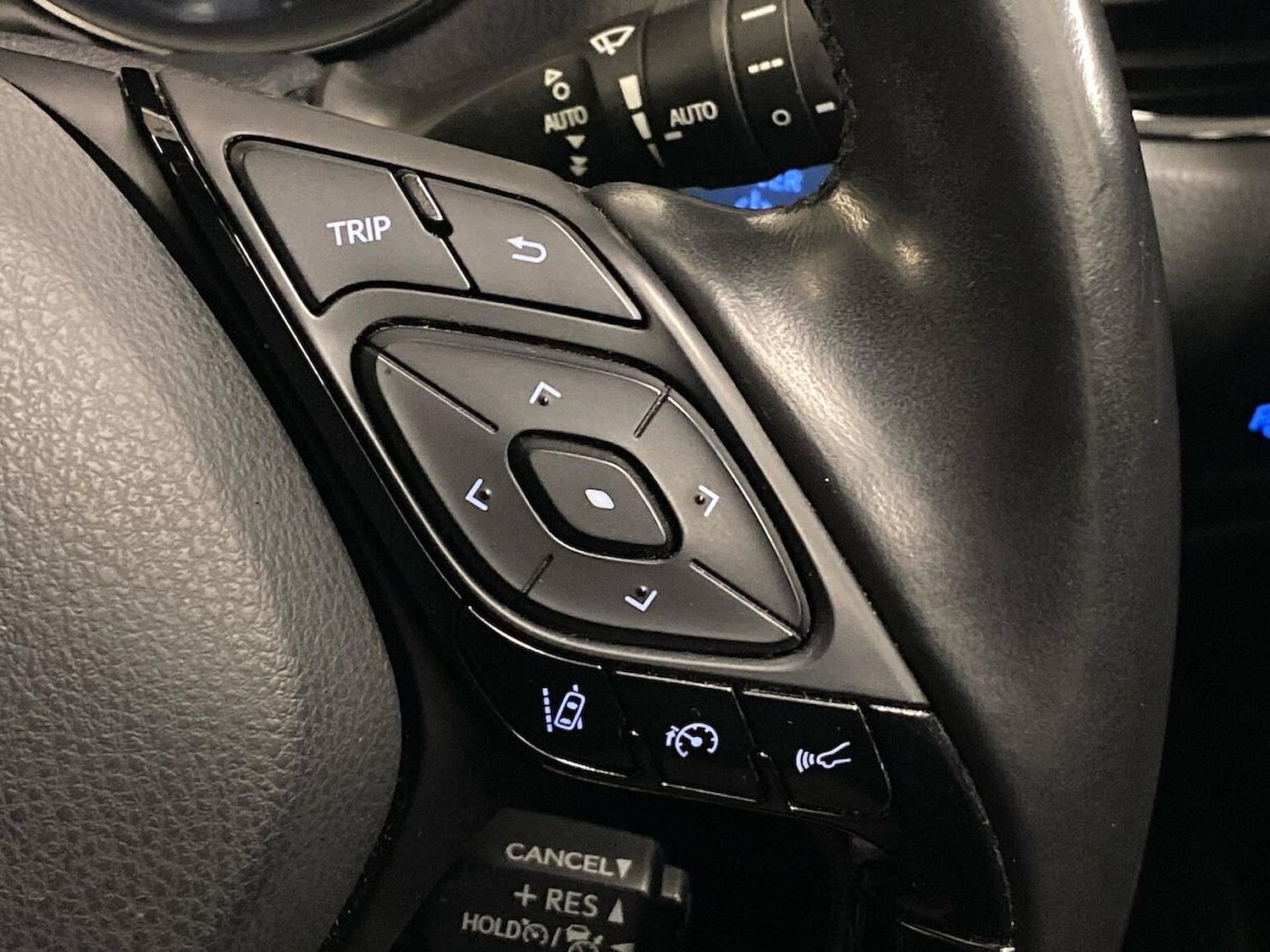 Used Toyota C-HR 2019 for sale - 76905080: Photo 25