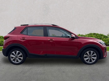 Used Kia Stonic 2023 for sale - 76249384: Photo