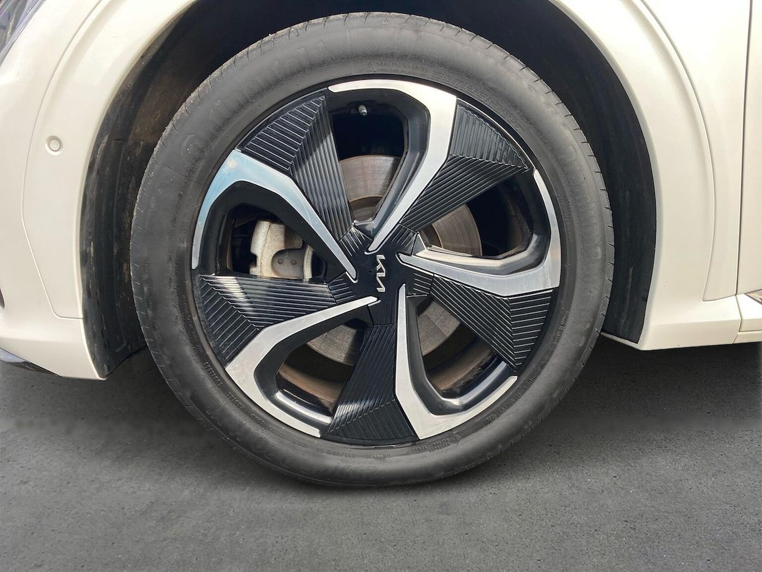 Used Kia EV6 2023 for sale - 77701299: Photo 6