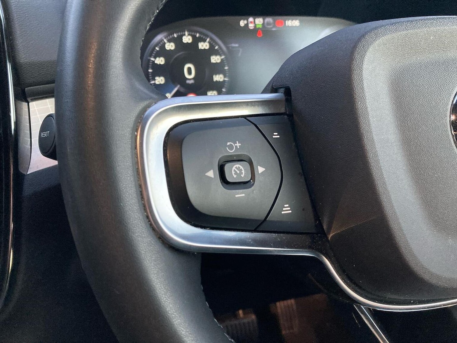 Used Volvo XC40 2022 for sale - 76719325: Photo 24