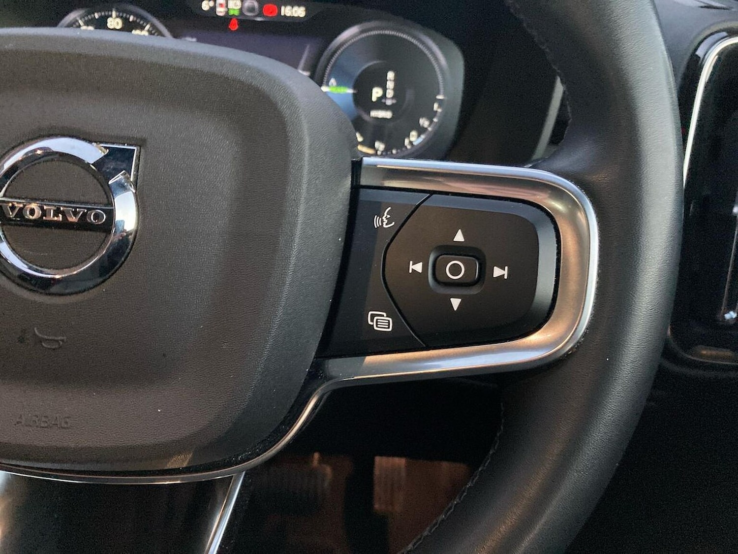 Used Volvo XC40 2022 for sale - 76719325: Photo 25