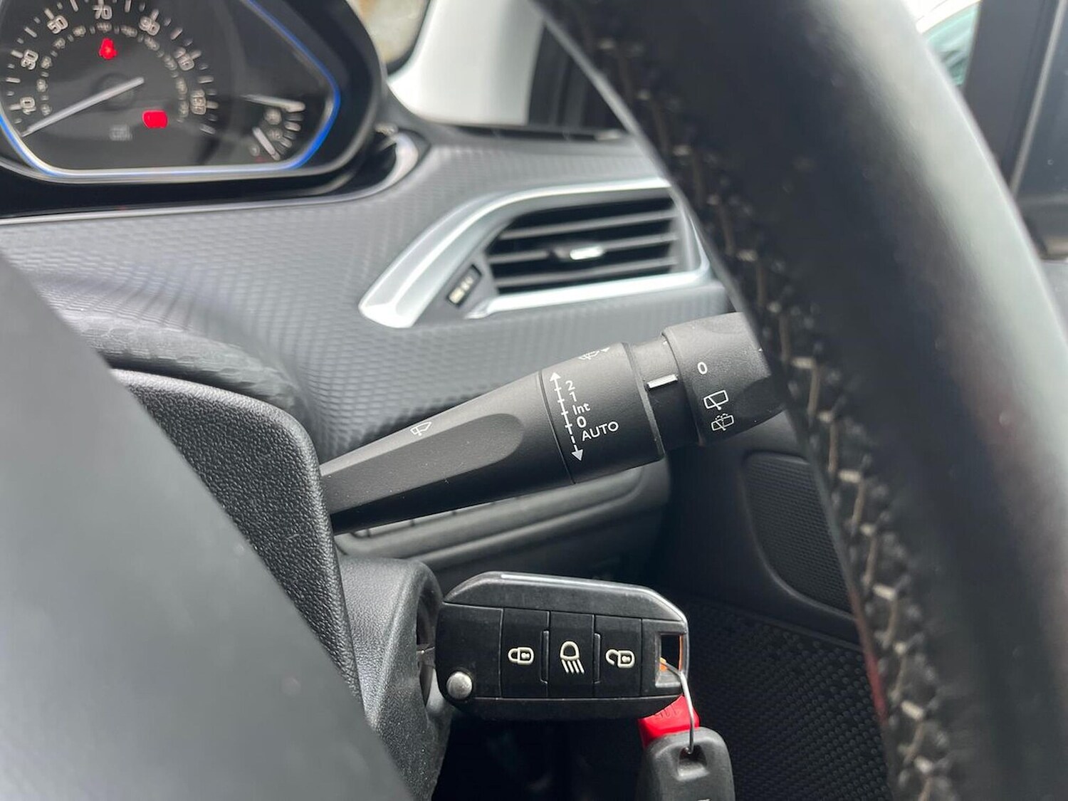 Used Peugeot 2008 2016 for sale - 76455273: Photo 27