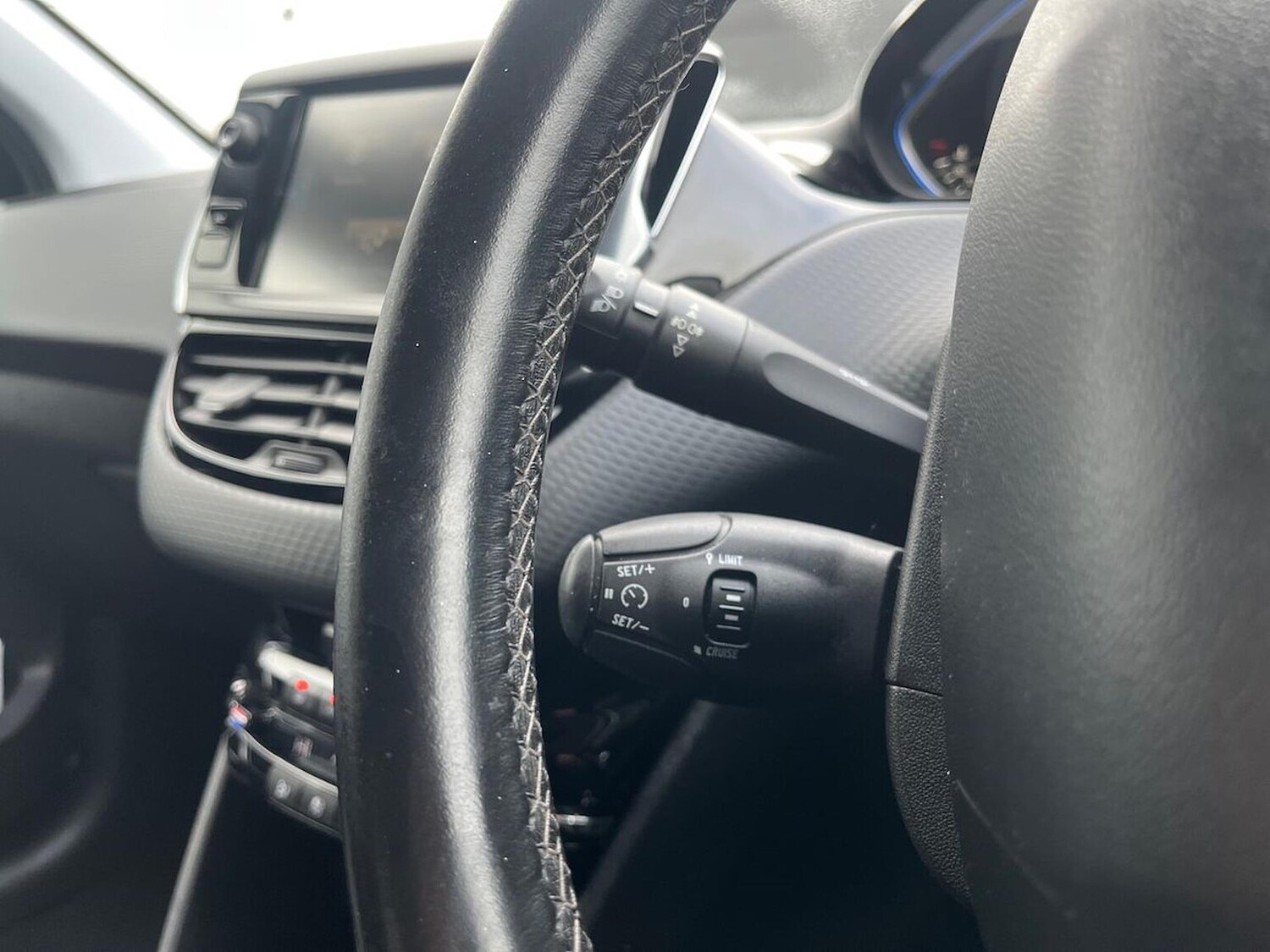 Used Peugeot 2008 2016 for sale - 76455273: Photo 28