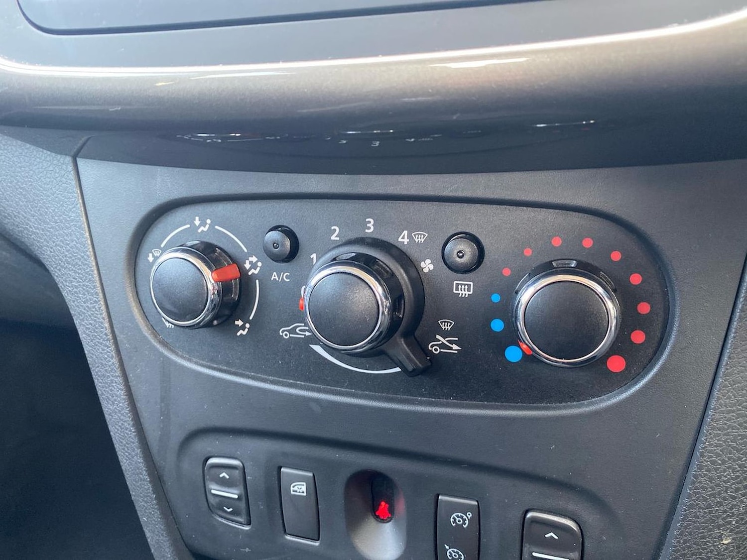 Used Dacia Sandero Stepway 2015 for sale - 76436552: Photo 12