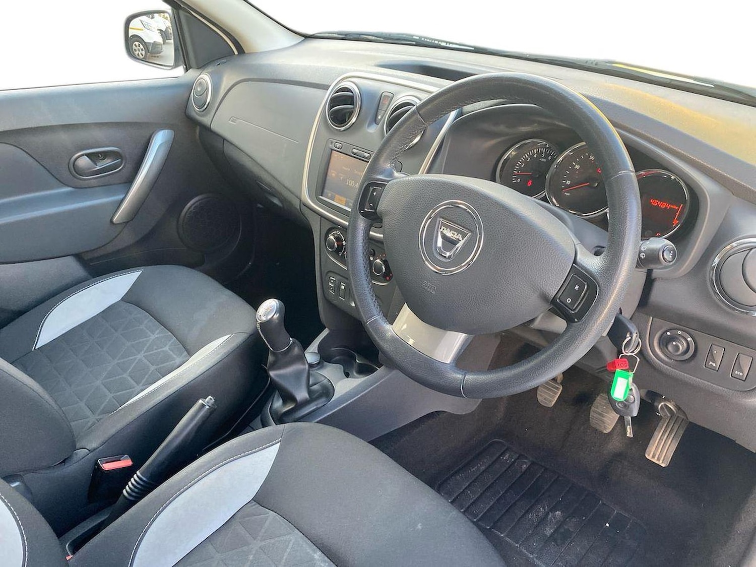 Used Dacia Sandero Stepway 2015 for sale - 76436552: Photo 15