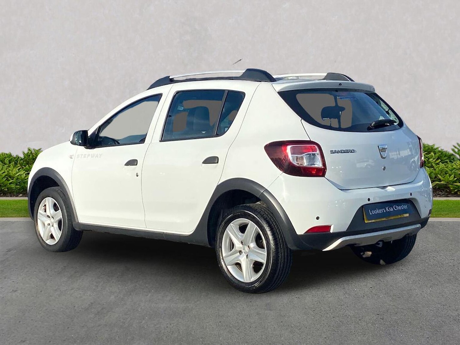 Used Dacia Sandero Stepway 2015 for sale - 76436552: Photo 2