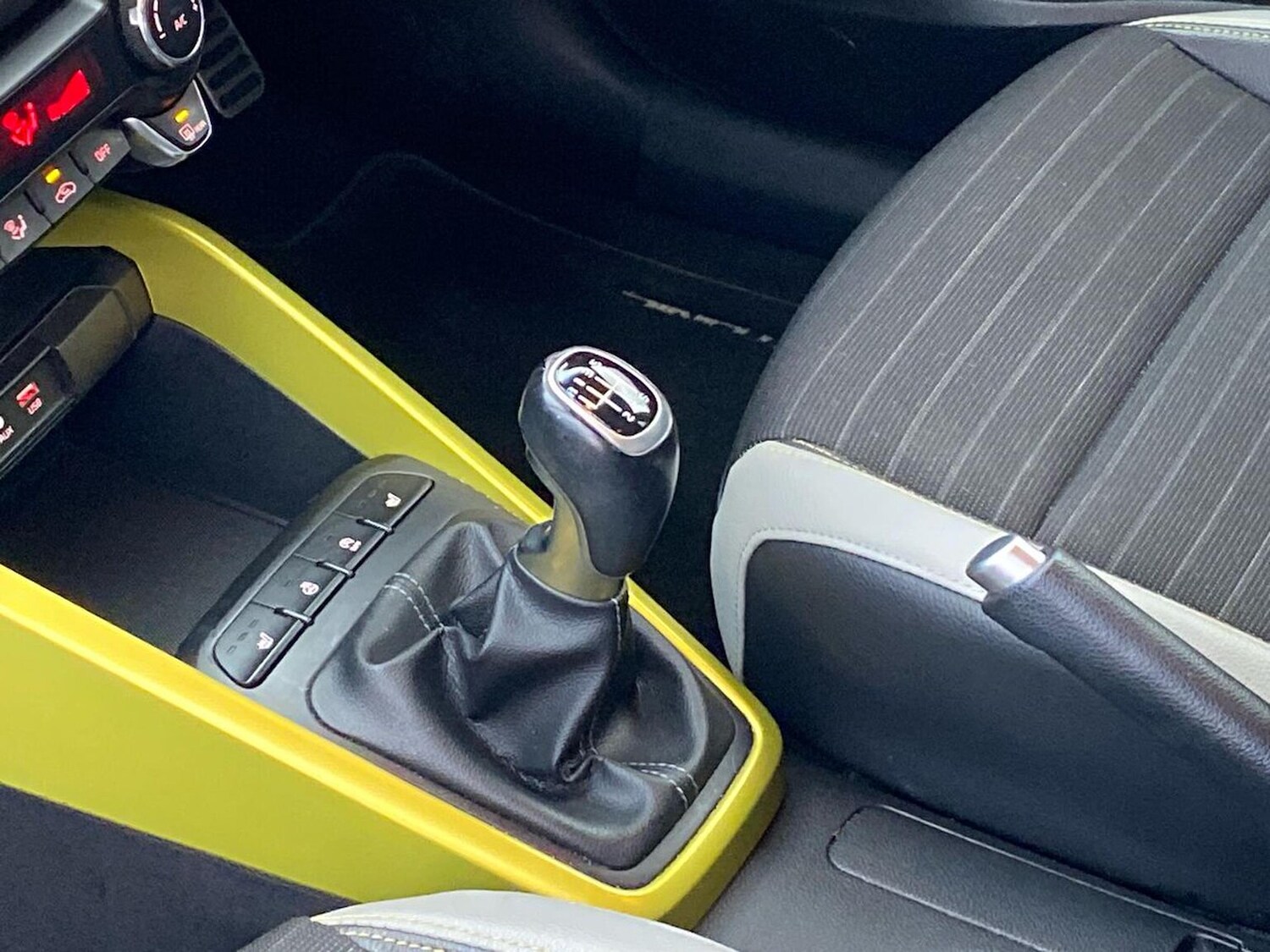 Used Kia Stonic 2018 for sale - 78195724: Photo 13