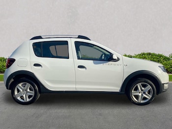 Used Dacia Sandero Stepway 2015 for sale - 76243891: Photo