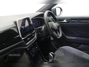 Used Volkswagen T-Roc 2023 for sale - 75840075: Photo