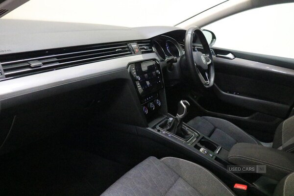 Used Volkswagen Passat 2023 for sale - 75647572: Photo 2
