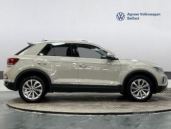 Used Volkswagen T-Roc 2023 for sale - 78536176: Photo