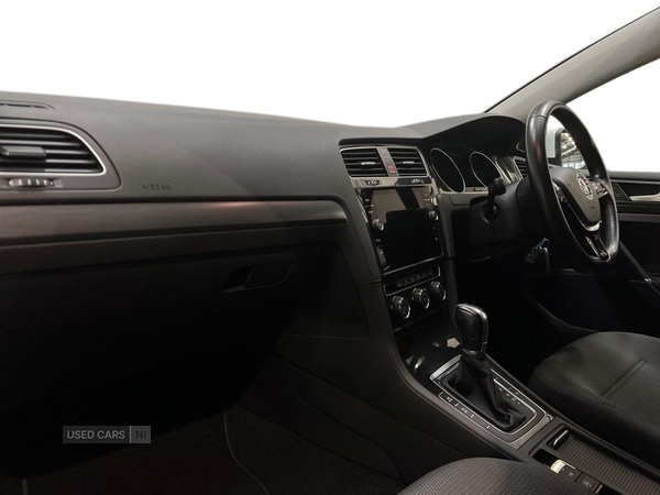 Used Volkswagen Golf 2018 for sale - 78021063: Photo 2