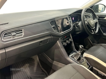 Used Volkswagen T-Roc 2019 for sale - 76123209: Photo 2