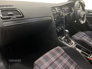 Used Volkswagen Golf 2018 for sale - 76500300: Photo