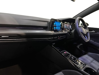 Used Volkswagen Golf 2024 for sale - 77204327: Photo