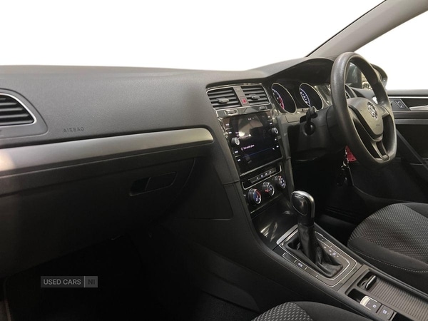 Used Volkswagen Golf 2018 for sale - 77230845: Photo 2