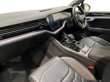 Used Volkswagen Touareg 2023 for sale - 76153703: Photo 2