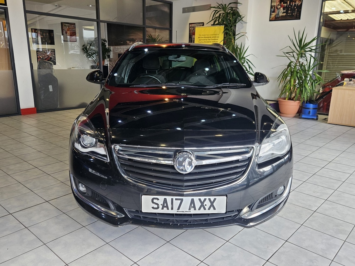Used Vauxhall Insignia 2017 for sale - 78182802: Photo 2