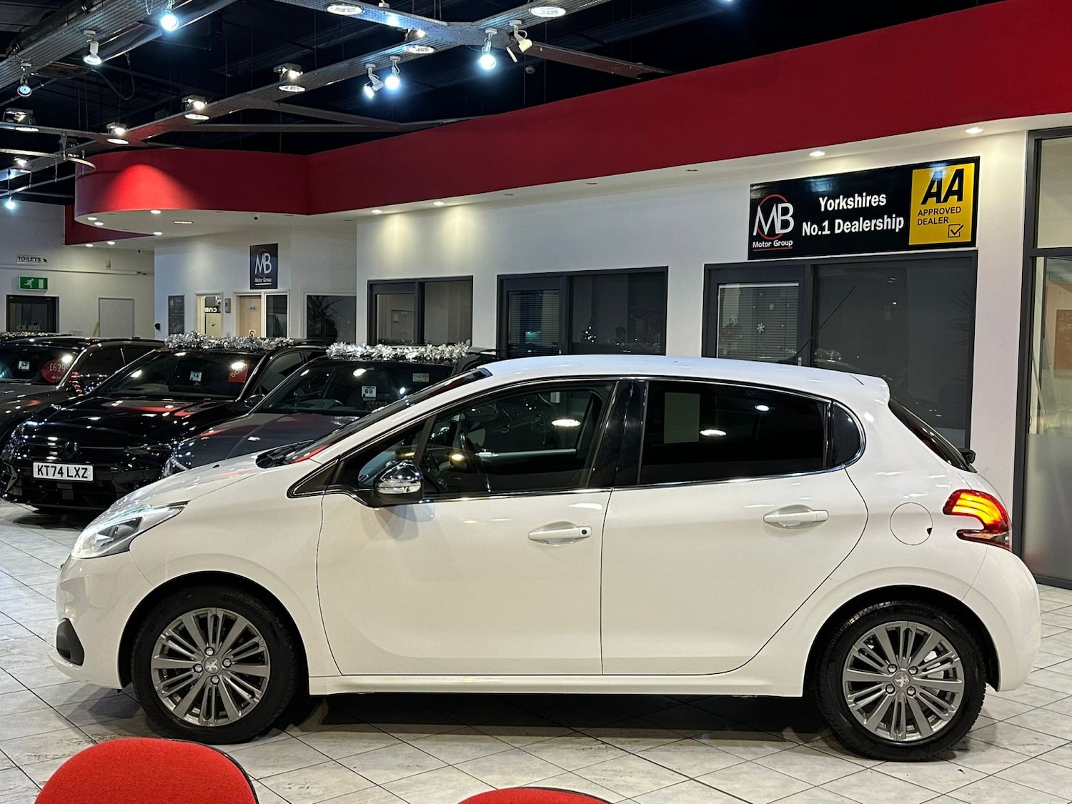 Used Peugeot 208 2017 for sale - 77541376: Photo 2