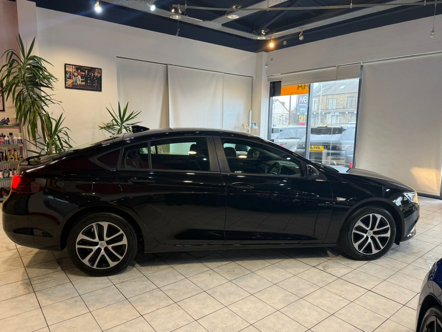 Used Vauxhall Insignia 2018 for sale - 77567510: Photo 2