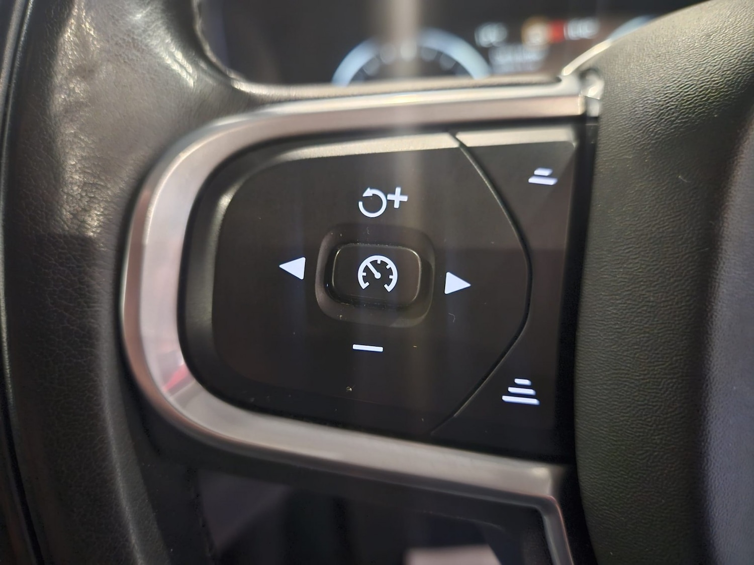 Used Volvo XC60 2017 for sale - 77567495: Photo 8