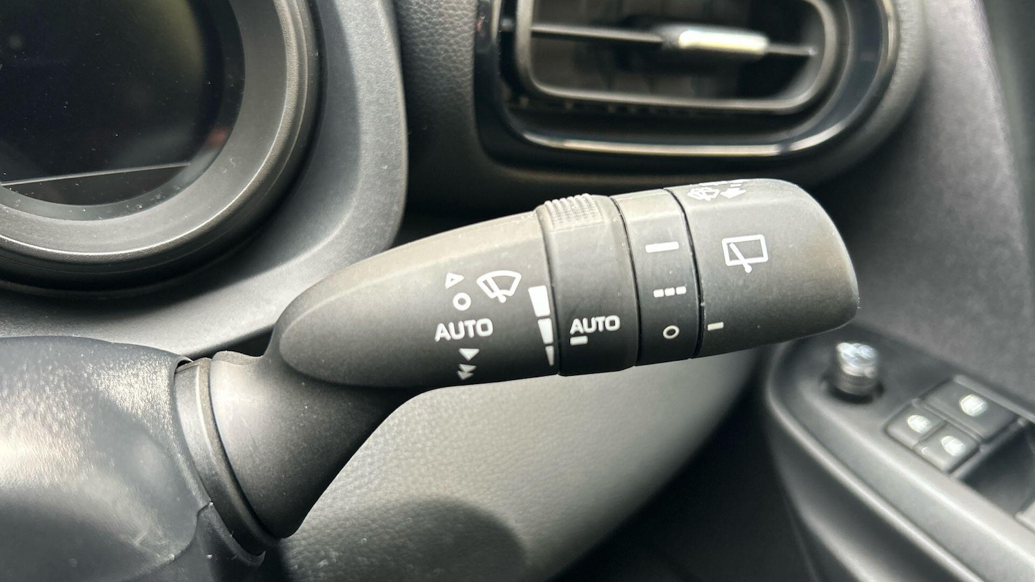 Used Toyota Yaris 2023 for sale - 76549394: Photo 37