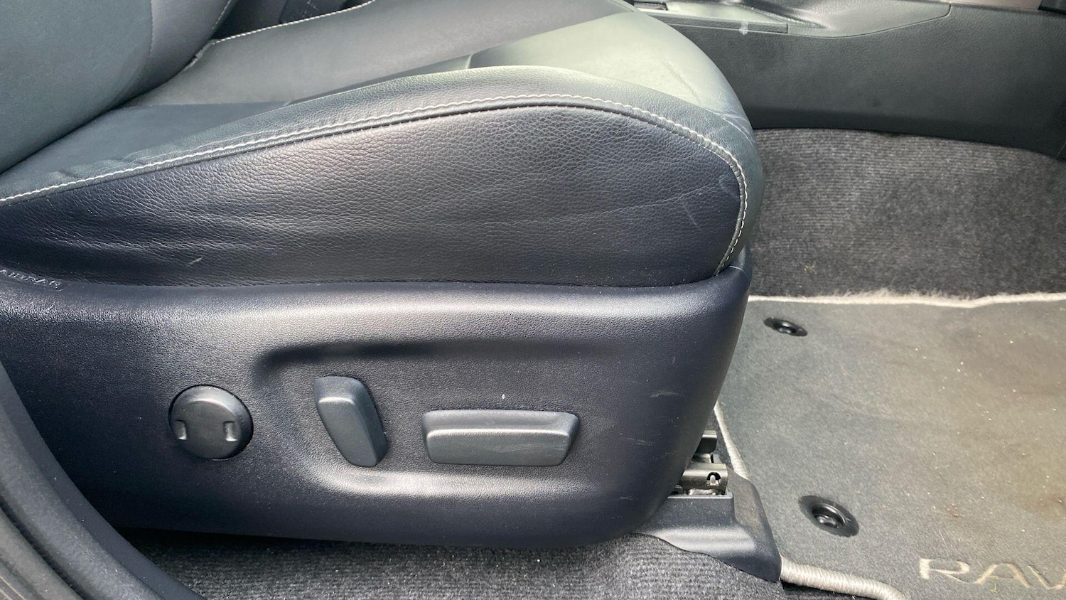 Used Toyota RAV4 for sale - 77343901: Photo 41