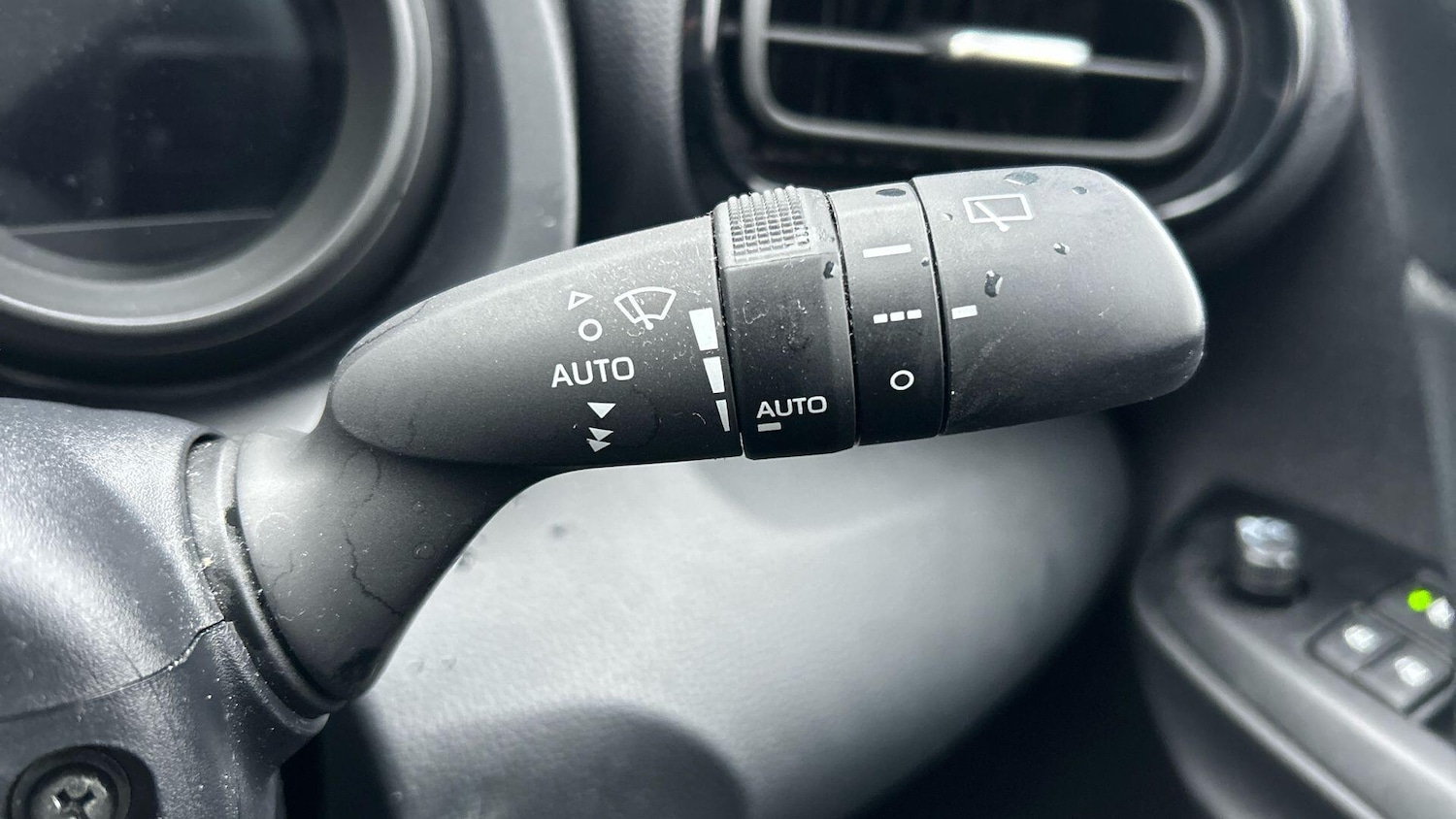 Used Toyota Yaris 2023 for sale - 77524717: Photo 35