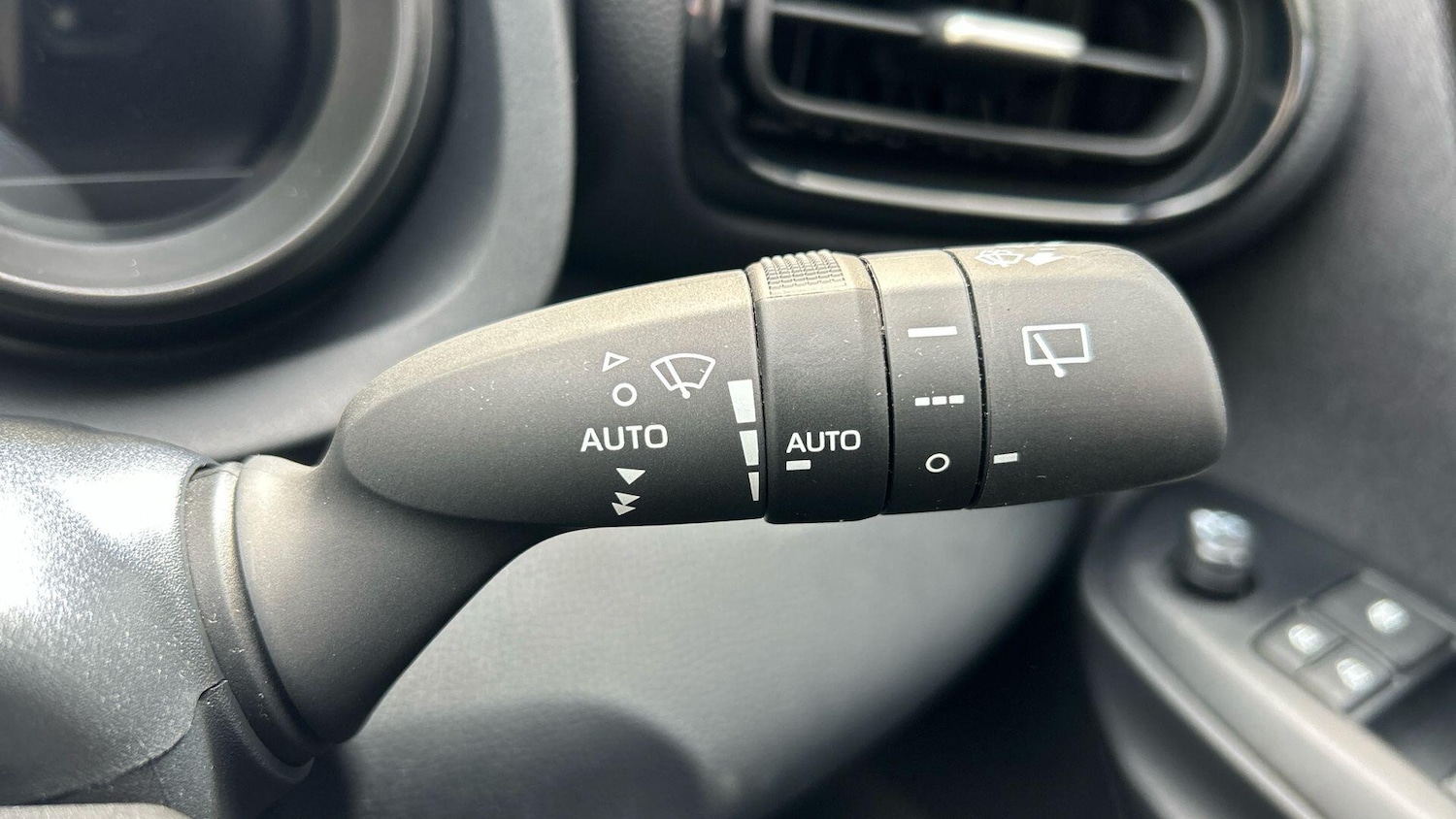 Used Toyota Yaris 2023 for sale - 78048182: Photo 34