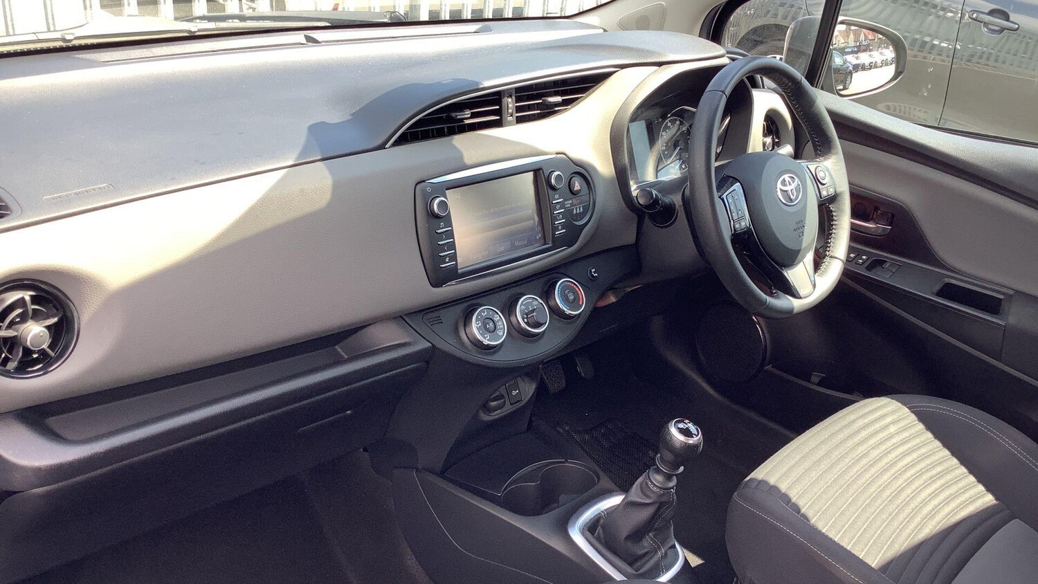 Used Toyota Yaris 2018 for sale - 77497534: Photo 32