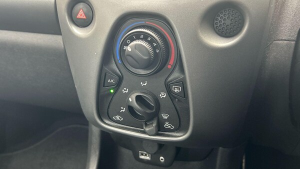 Used Toyota AYGO 2019 for sale - 76084113: Photo 30