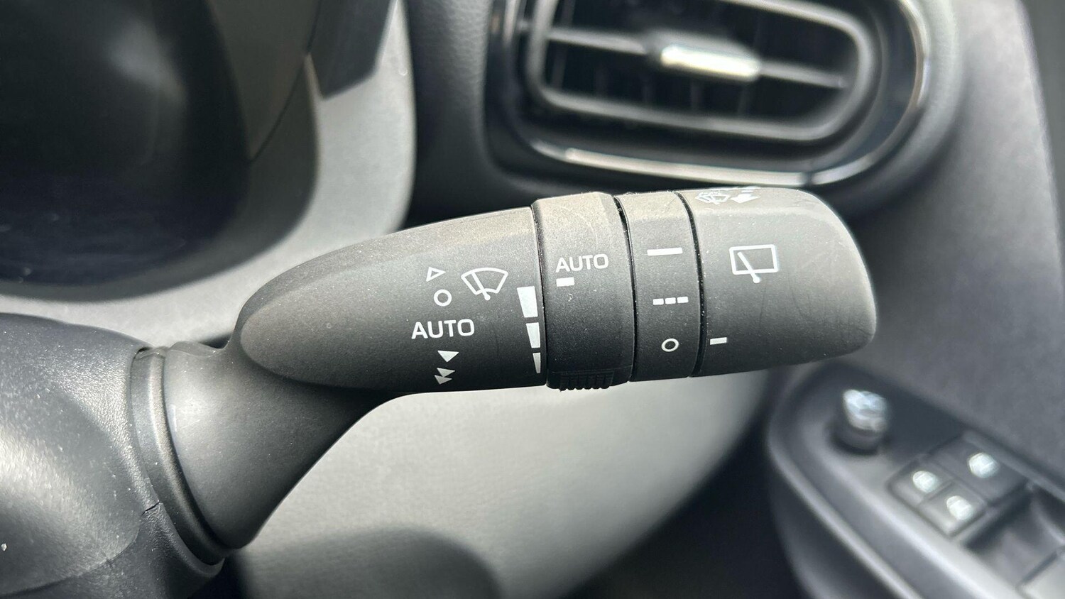 Used Toyota Yaris 2024 for sale - 77940167: Photo 38