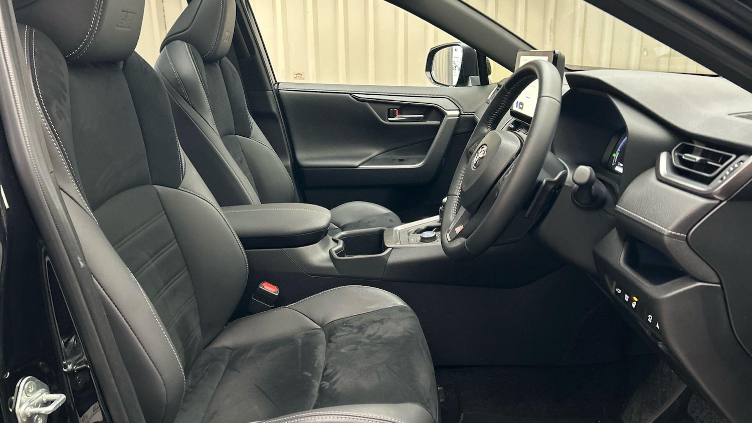 Used Toyota RAV4 2025 for sale - 76802280: Photo 15