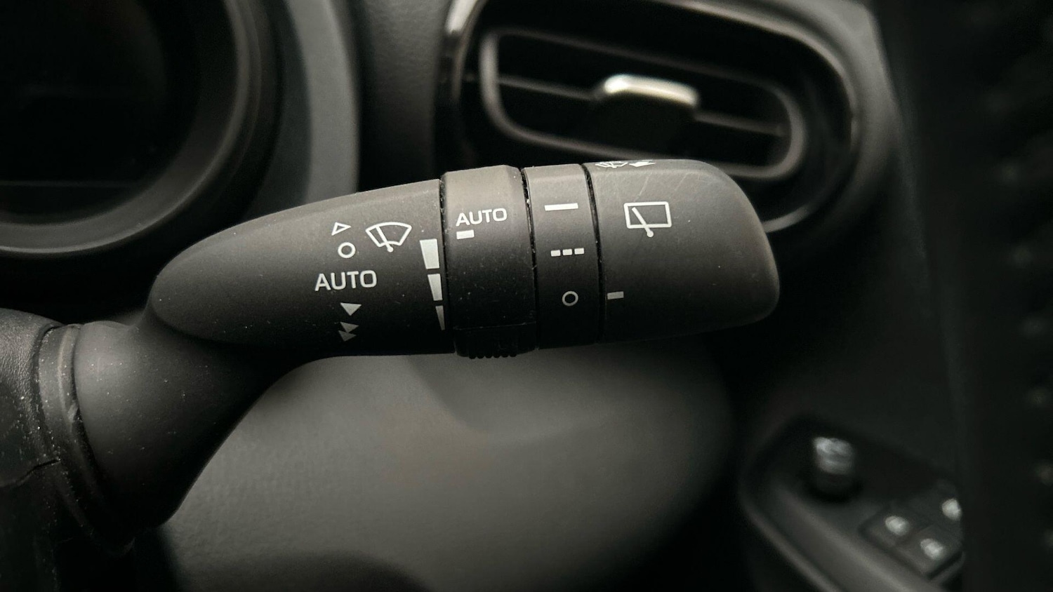 Used Toyota Yaris 2022 for sale - 76912769: Photo 35