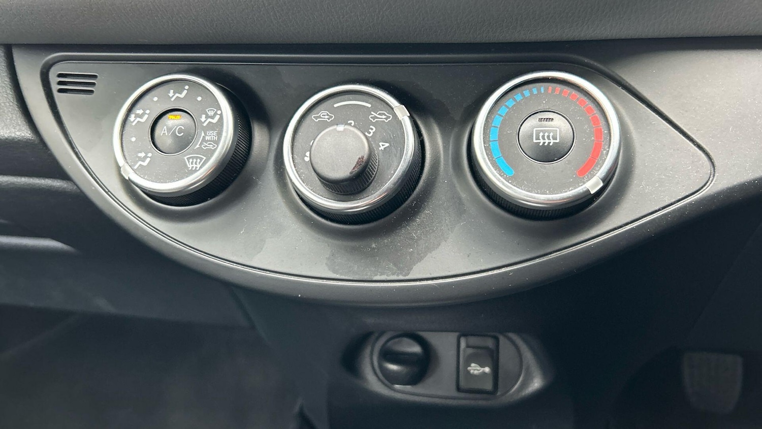 Used Toyota Yaris 2016 for sale - 77783799: Photo 25