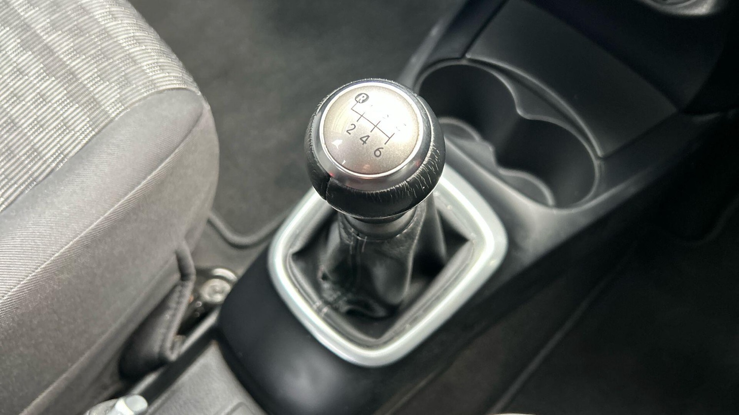 Used Toyota Yaris 2016 for sale - 77783799: Photo 31