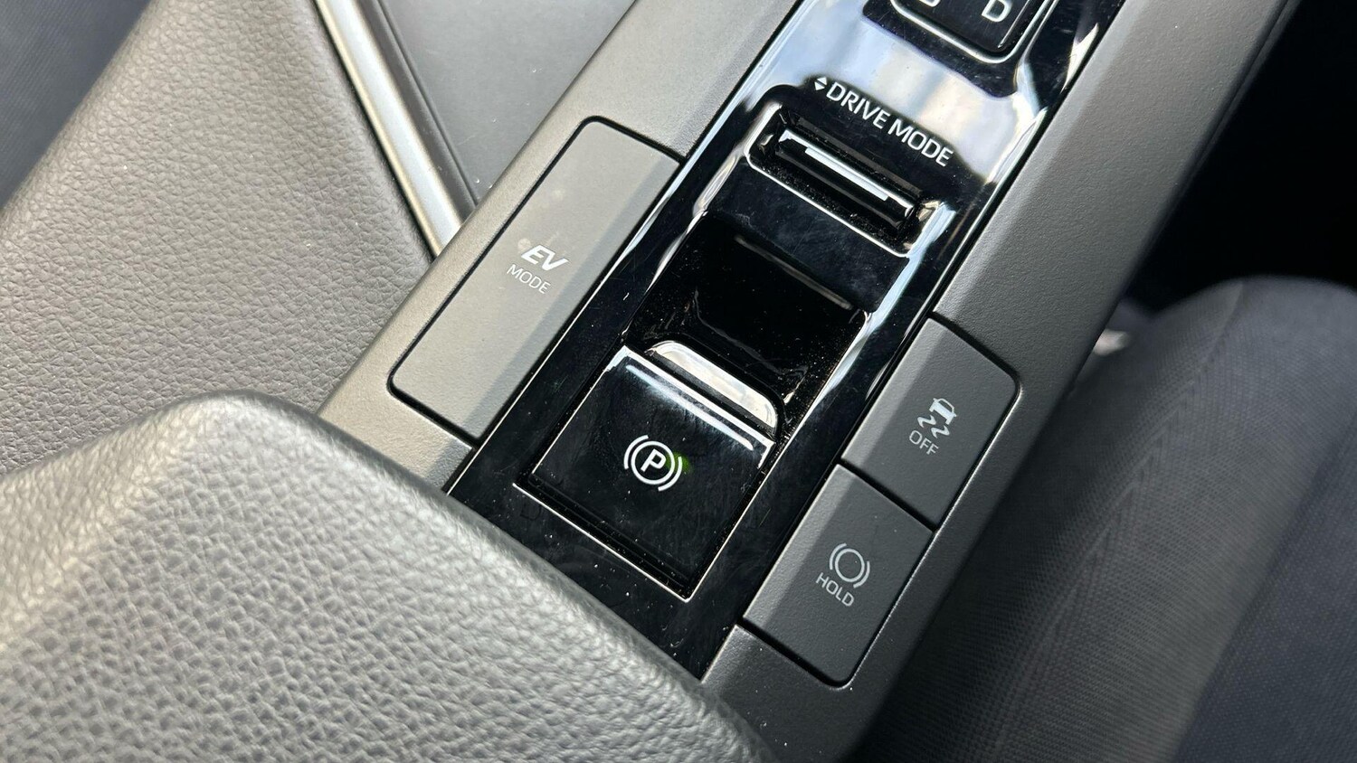 Used Toyota C-HR 2025 for sale - 77753853: Photo 32