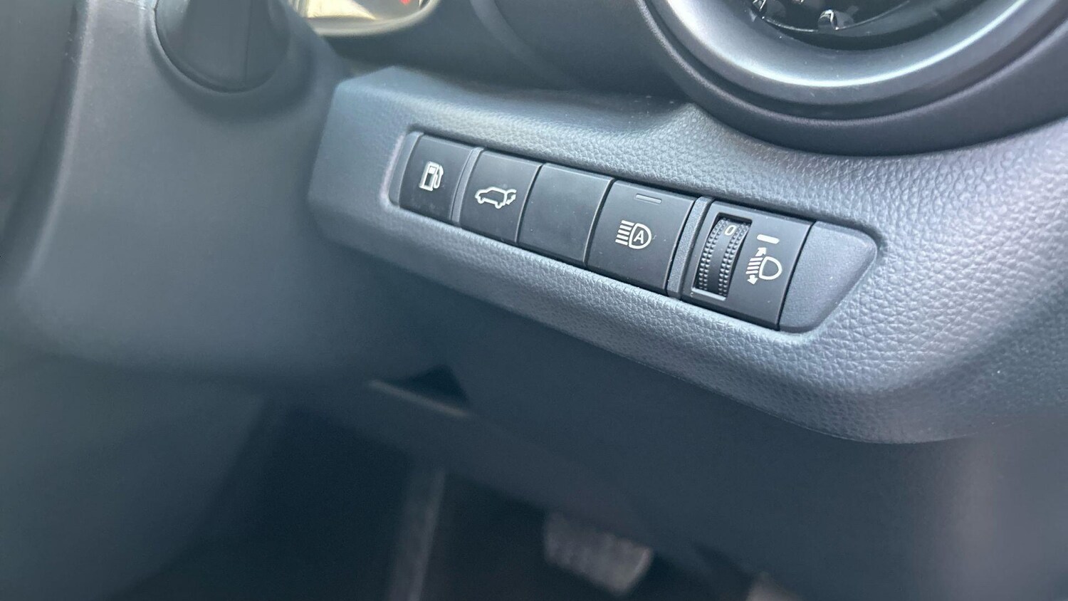 Used Toyota C-HR 2025 for sale - 77753853: Photo 41