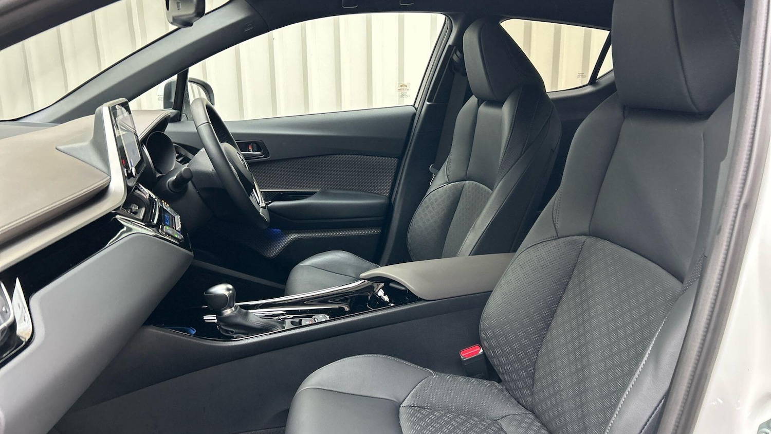 Used Toyota C-HR 2023 for sale - 76456841: Photo 16