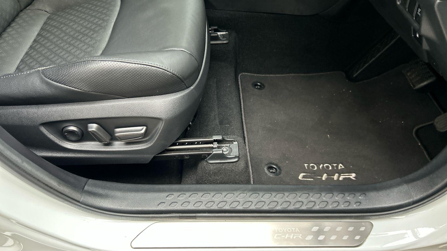 Used Toyota C-HR 2023 for sale - 76456841: Photo 41