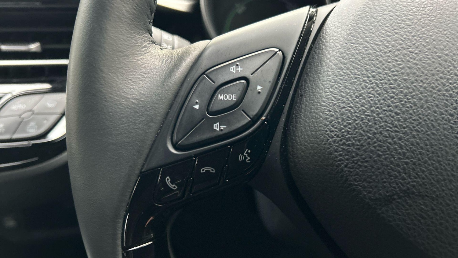 Used Toyota C-HR 2023 for sale - 76456841: Photo 42