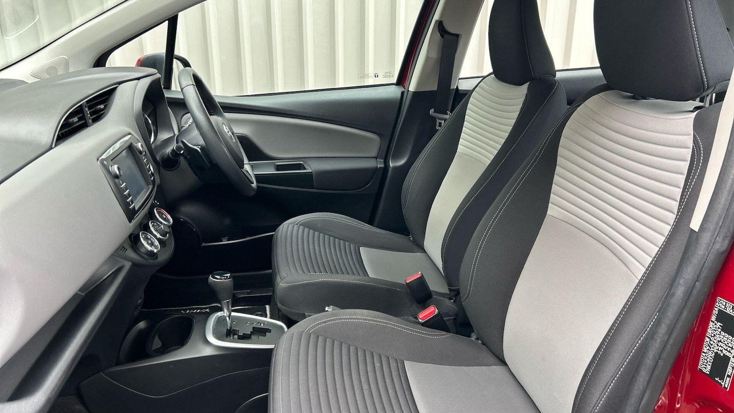 Used Toyota Yaris 2017 for sale - 76138604: Photo 16