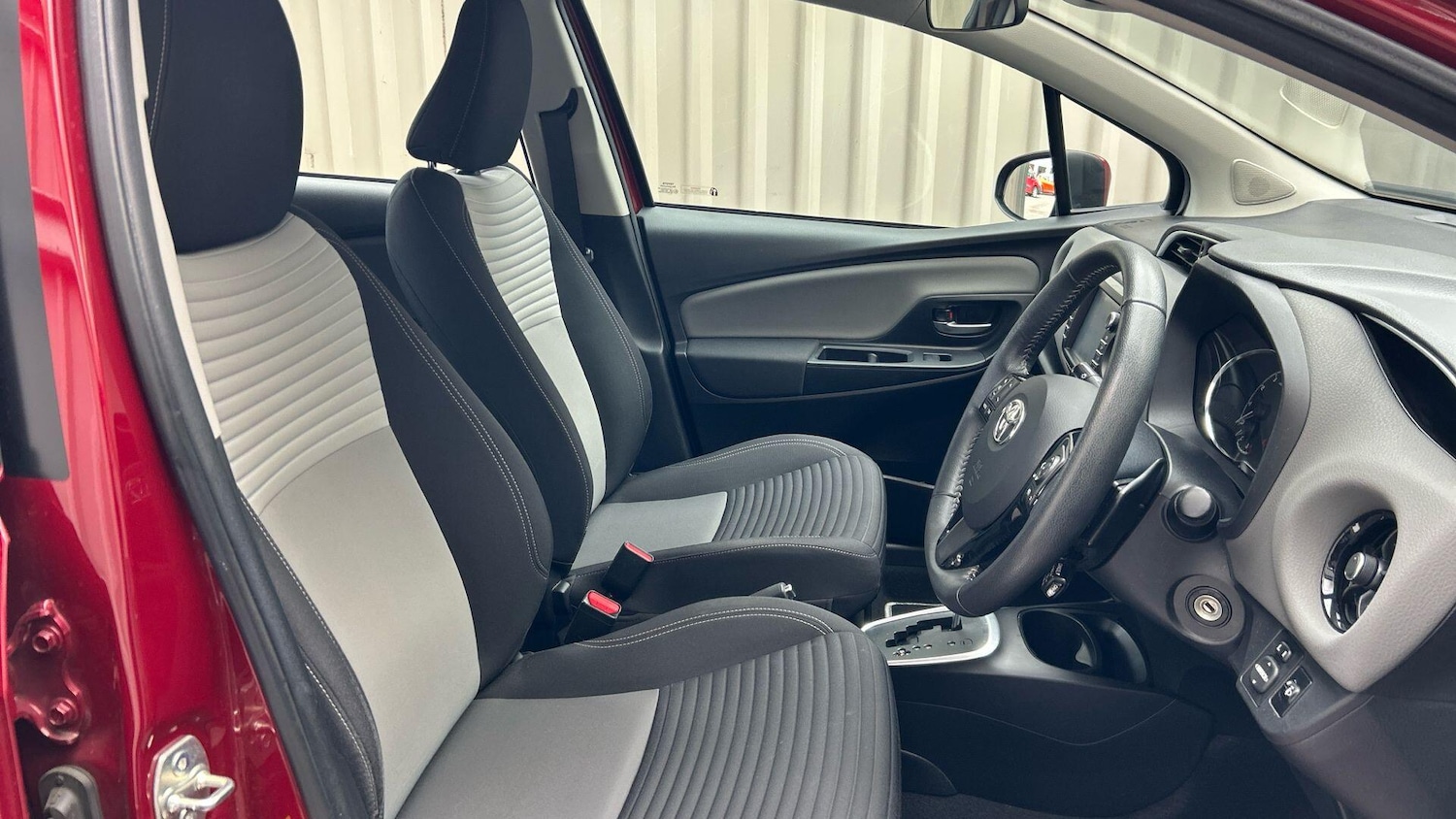 Used Toyota Yaris 2017 for sale - 76138604: Photo 17
