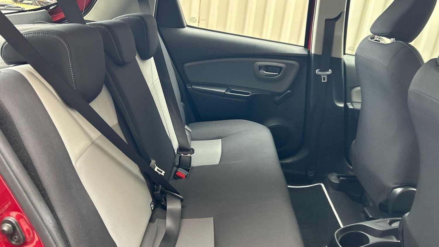 Used Toyota Yaris 2017 for sale - 76138604: Photo 18