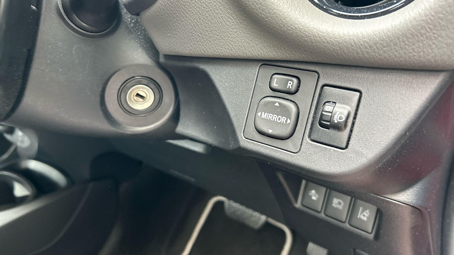Used Toyota Yaris 2017 for sale - 76138604: Photo 37